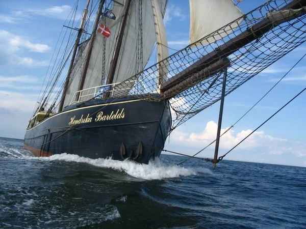 Wind, Wellen & Meer: Hanse Sail Rostock mit Segeltour